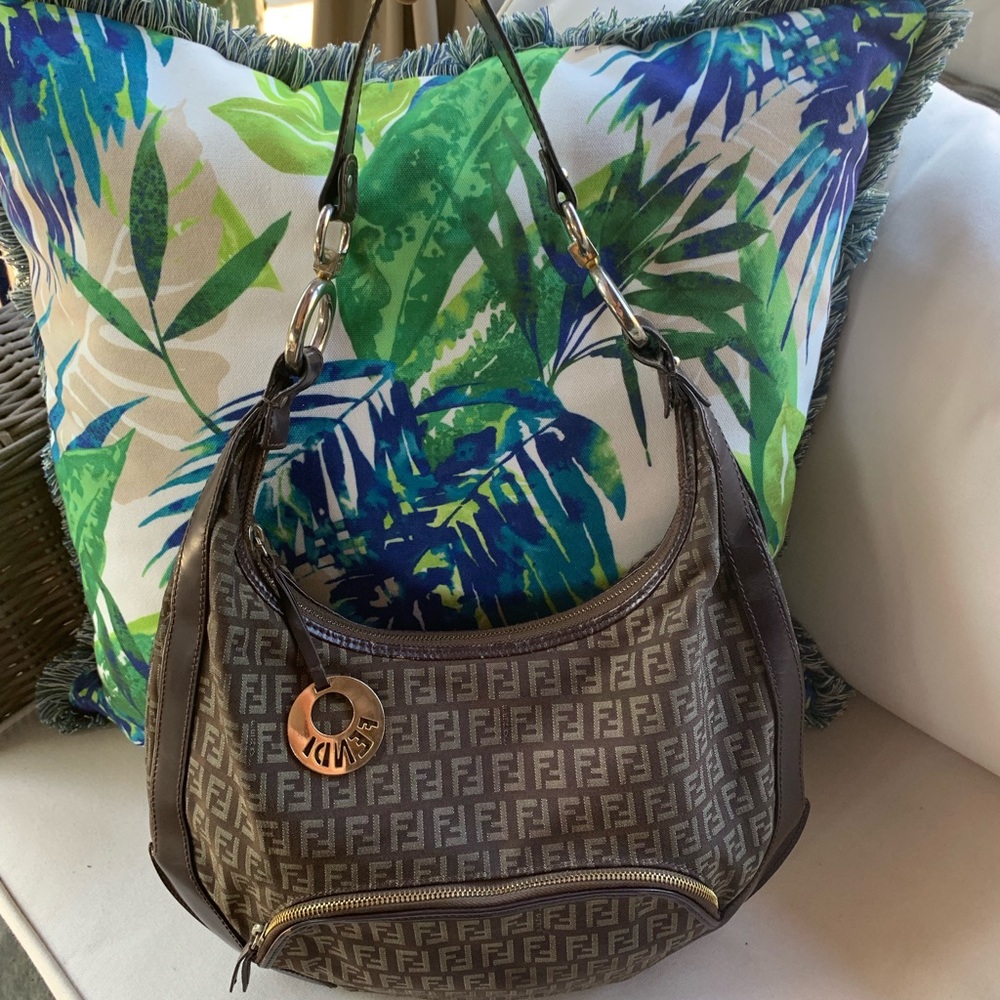 🤩Authentic Beautiful fendi hobo bag brown color